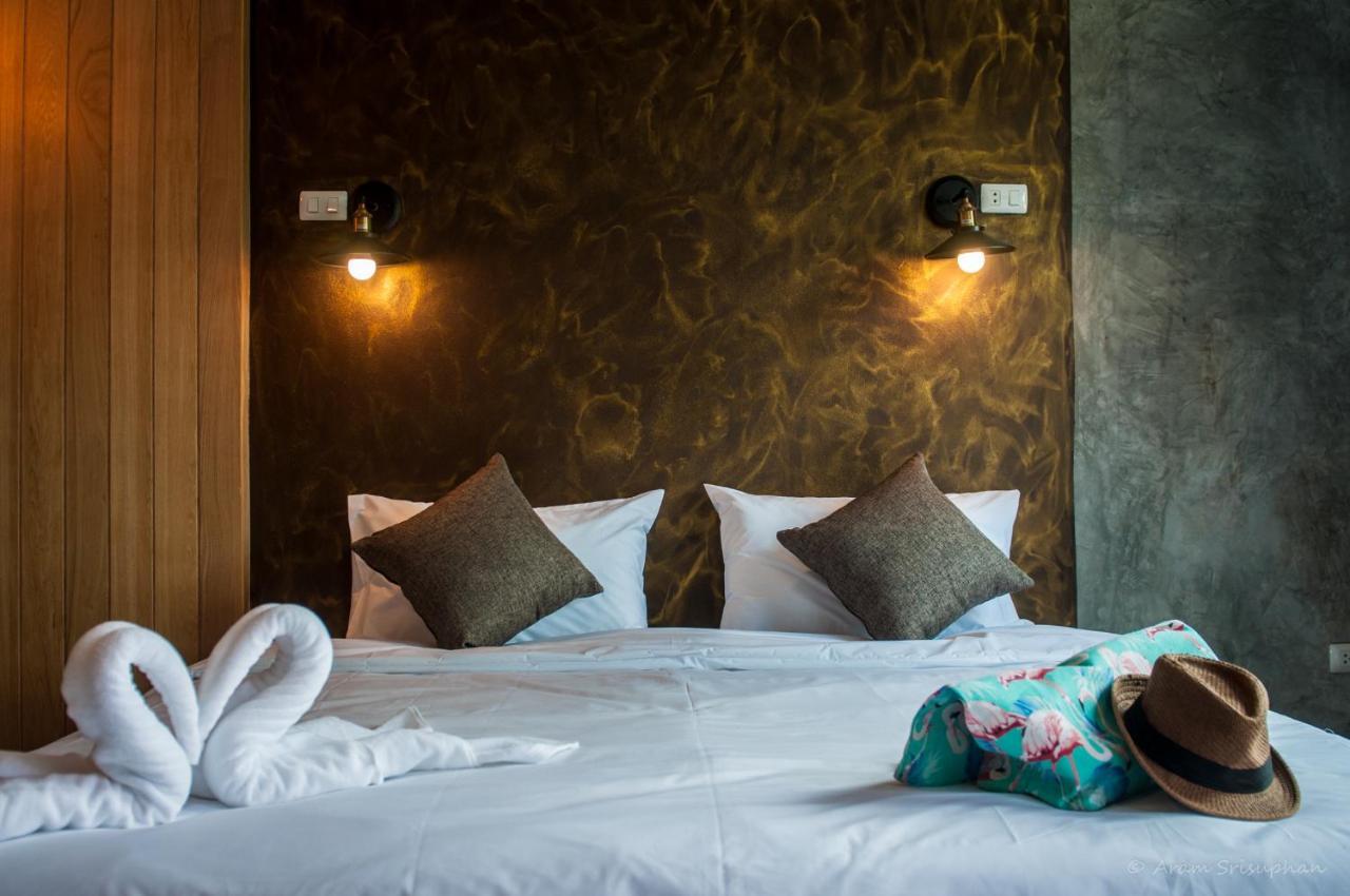 Ongsa House Hotel Банг Тао Бийч Екстериор снимка